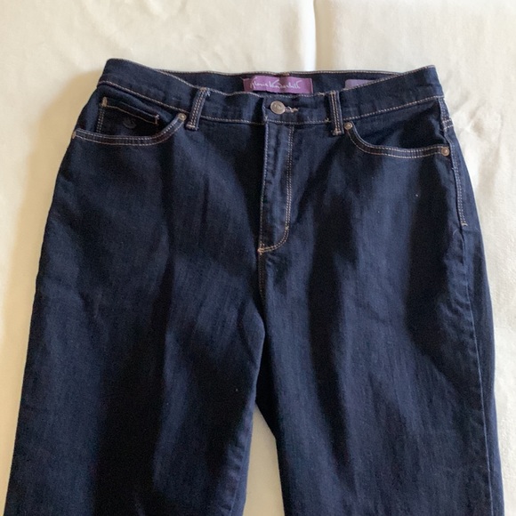 Gloria Vanderbilt Amanda Jeans - Picture 2 of 11